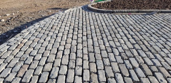Reclaimed granite setts