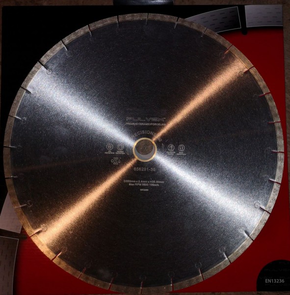 Table saw blade for porcelain cutting 