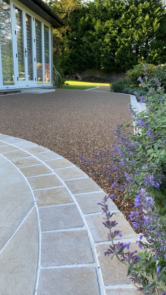 curved patio edged with sinai pearl beige honed and tumbled surface limestone setts