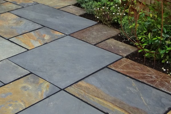 copper slate paving patio showing variations in colour hues