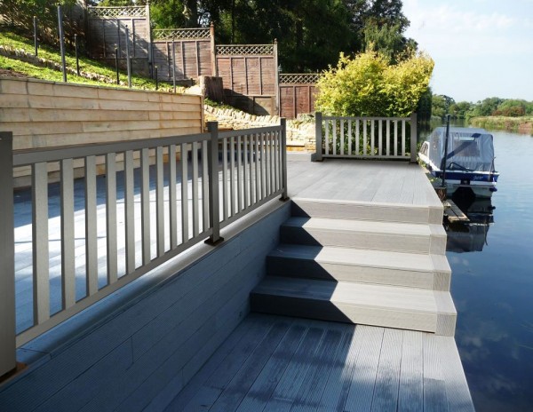 composite balustrade on top of retaining wall 