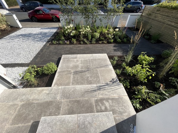 attractive modern garden featuring sinai pearl grey limestone pavers