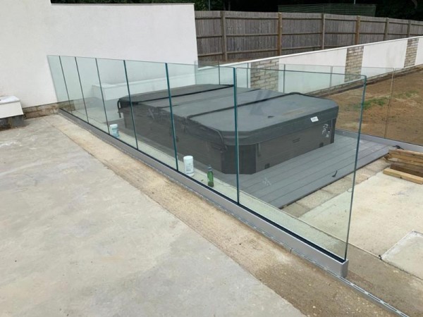 Hot tub surrounded by Glass Balustrades