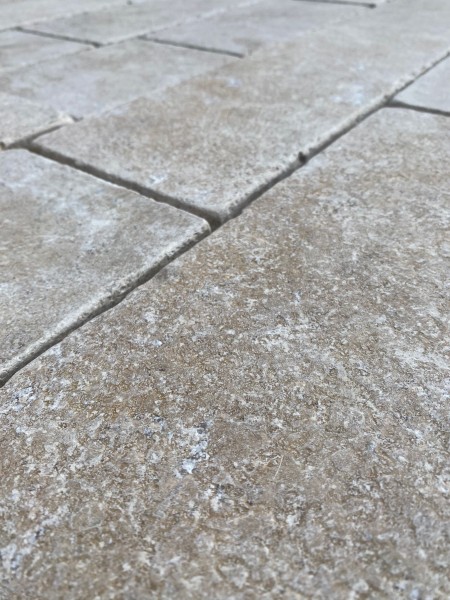 Sinai Pearl Beige Pre-Sealed Limestone Cobble Setts