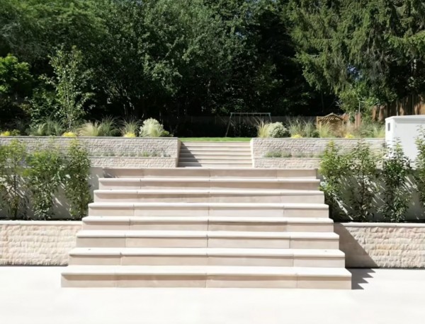 Sinai Pearl Beige Honed/Tumbled Pre-Sealed Limestone Bullnose Steps