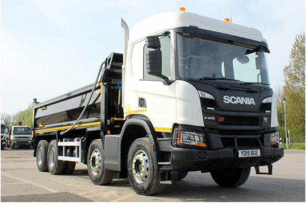 Lorry for loose soil delivery 
