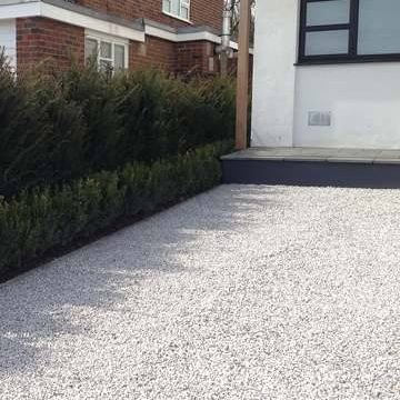 pale grey coloured resin bound landscaping surface