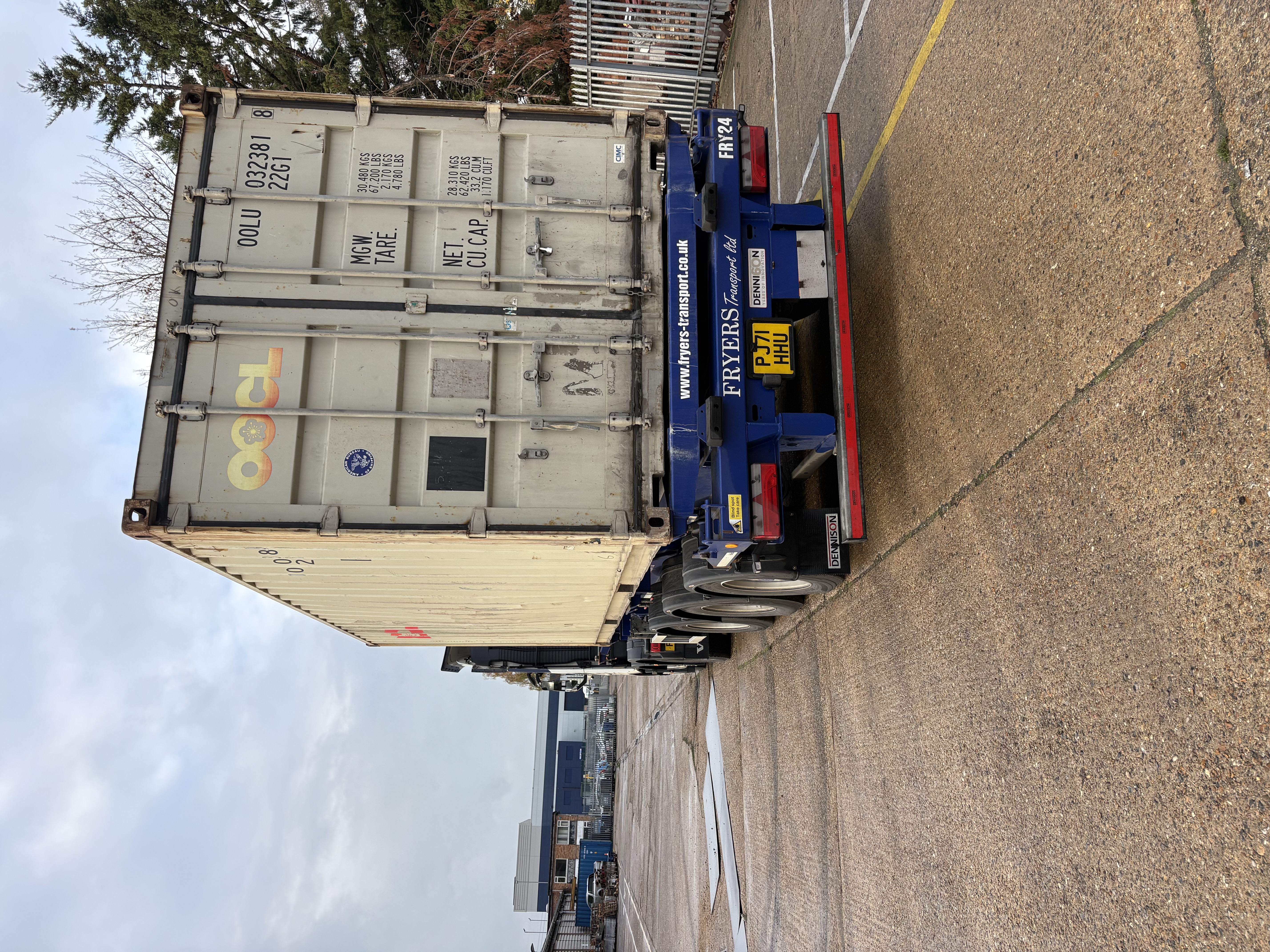 Articulated Lorry with Container - Containerised lorry