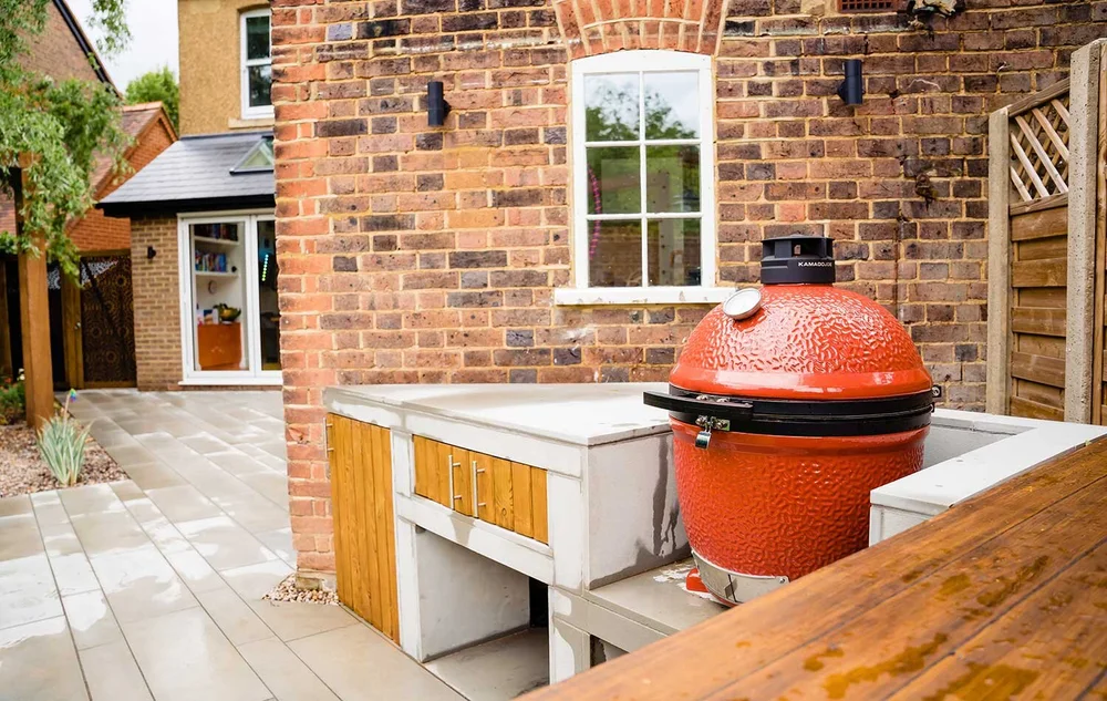 Beautiful family friendly garden dining on limestone