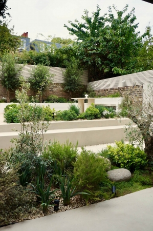 Mediterranean garden with sinai pearl beige limestone 